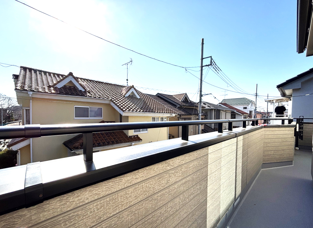 ☆南向きバルコニーの恵み☆ 干すだけではもったいない。楽しめる素敵な広々としたバルコニー