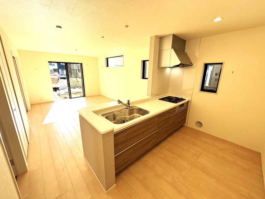 ☆☆　カウンターキッチン　☆☆ 奥様目線のお料理空間。家事をしながらもお子様から目を離さない。