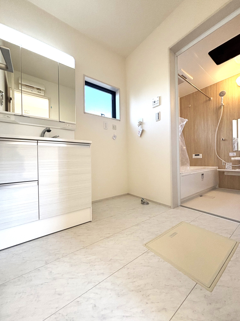 ☆☆　広々洗面ルーム　☆☆ 1日の始まりや入浴前に必ず入る空間だからこそ、清潔感や広さが重要に