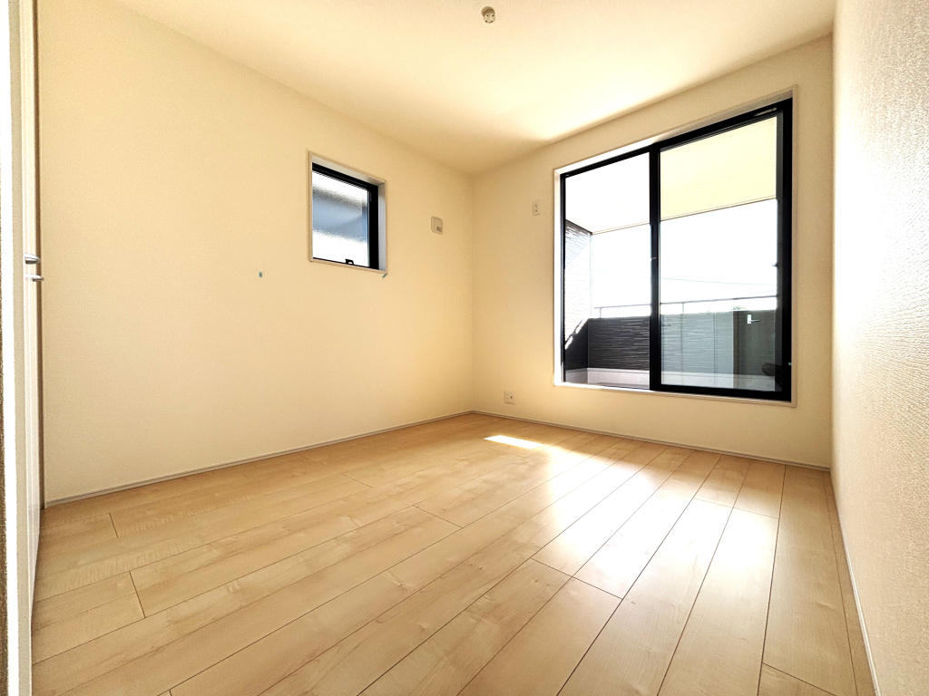 ☆お子様にも格別な空間を☆ 一生の思い出となるマイルーム。しっかりサイズの広さにクローゼット収納。