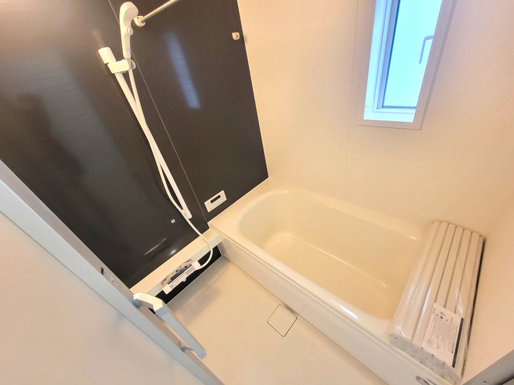 ☆☆　憧れの広々サイズバスルーム　☆☆ 足を延ばせてゆっくりとくつろげる広々バスルーム。