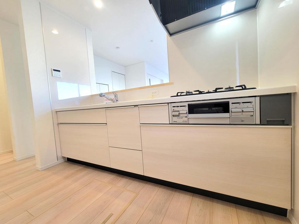 ☆☆　キッチン　☆☆ 奥様目線のお料理空間。家事をしながらもお子様から目を離さない