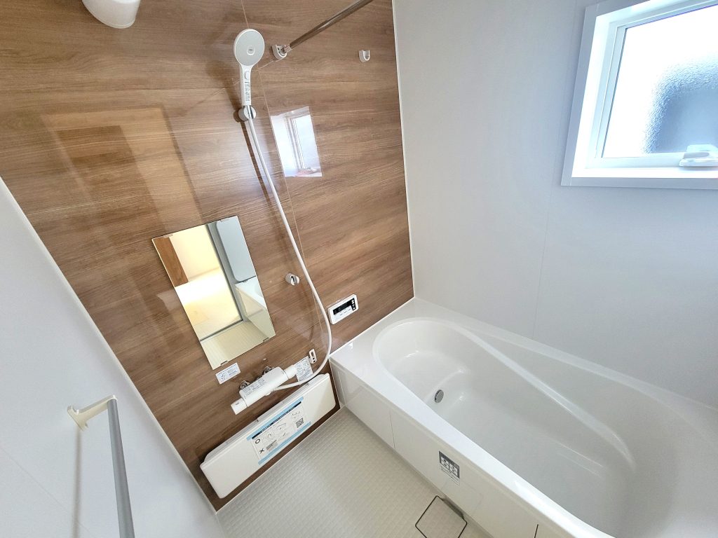 ☆　憧れの広々サイズバスルーム　☆☆ 換気乾燥暖房機能付き♪広々とした雰囲気の良いバスルーム。