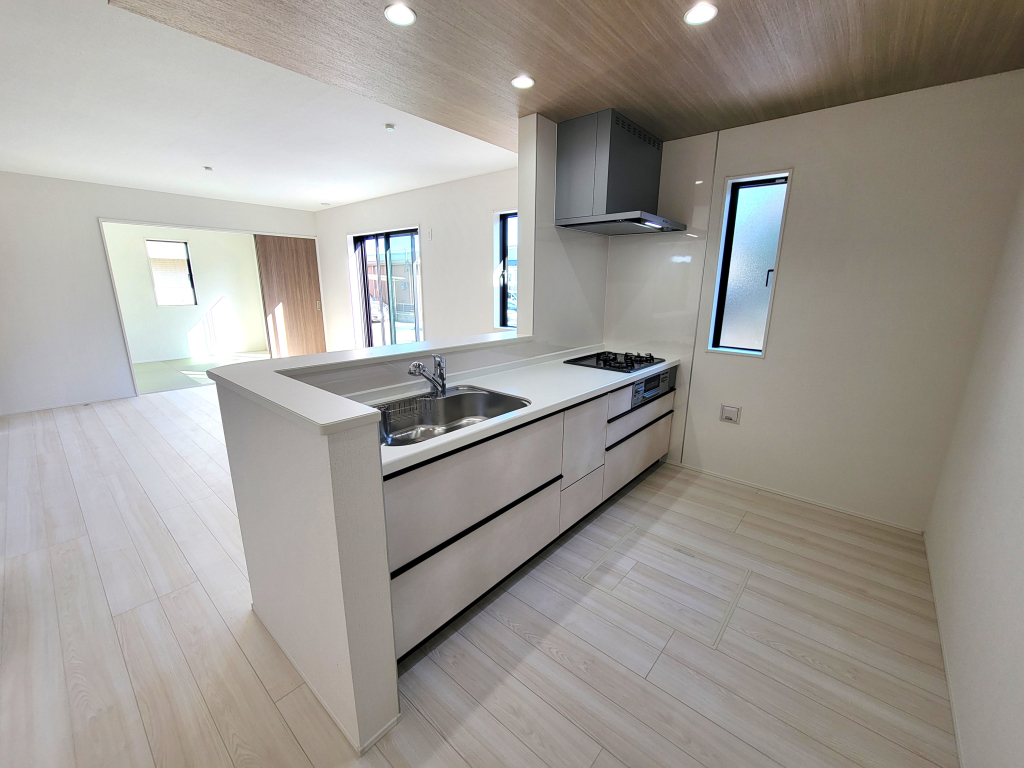 ☆奥様の聖地・カウンターキッチン☆ 収納豊富で使い勝手良いカウンターキッチンは奥様に大切な空間