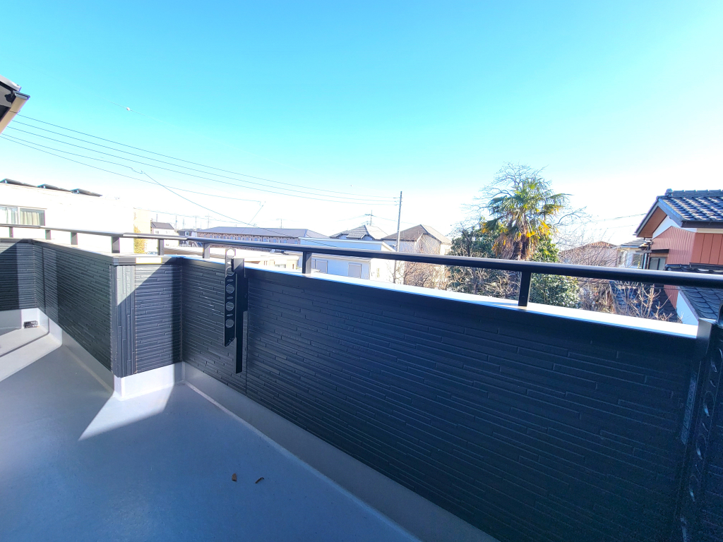 ☆☆　南向きバルコニーの恵み　☆☆ 南からの明るい陽ざしを目一杯浴びる恩恵。