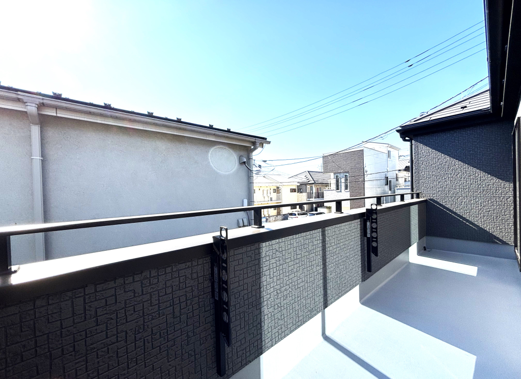 ☆青空がキレイに感じられる☆何気なく外の空気を感じたい時に来てしまう。それが我が家のバルコニー