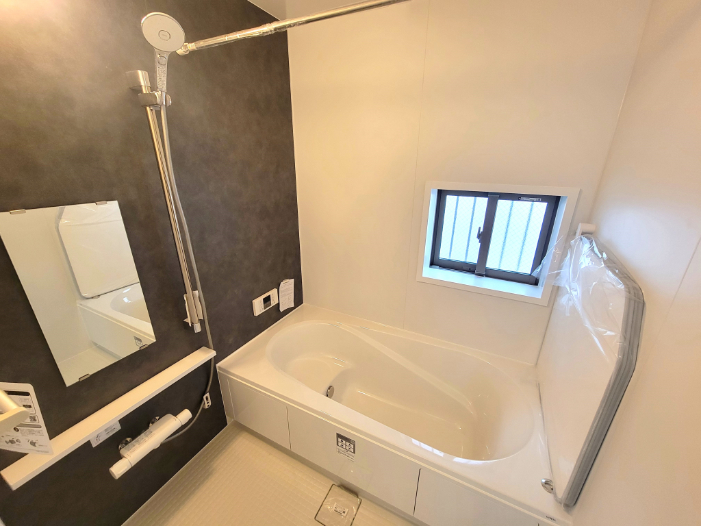 ☆憧れの広々サイズバスルーム　☆ 足を延ばせてゆっくりとくつろげる広々バスルーム。