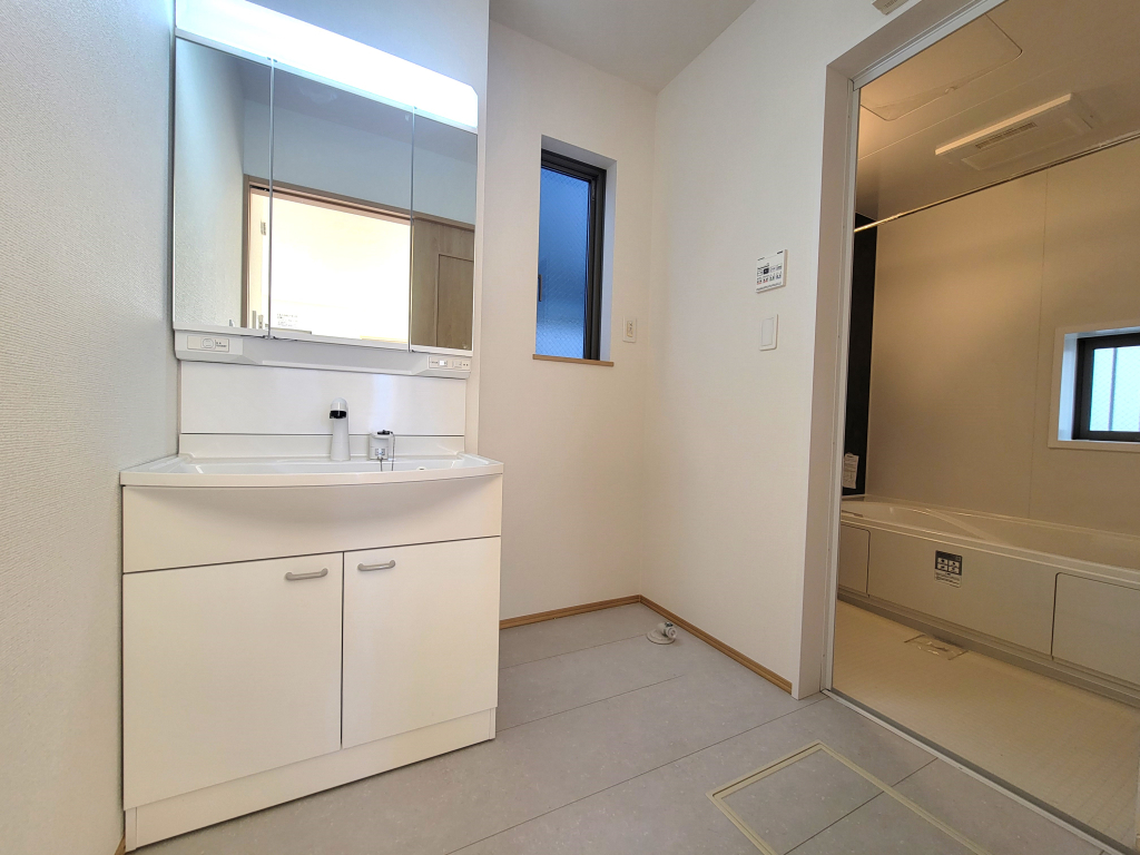 ☆広々洗面ルーム☆ 1日の始まりや入浴前に必ず入る空間だからこそ、清潔感や広さが重要に