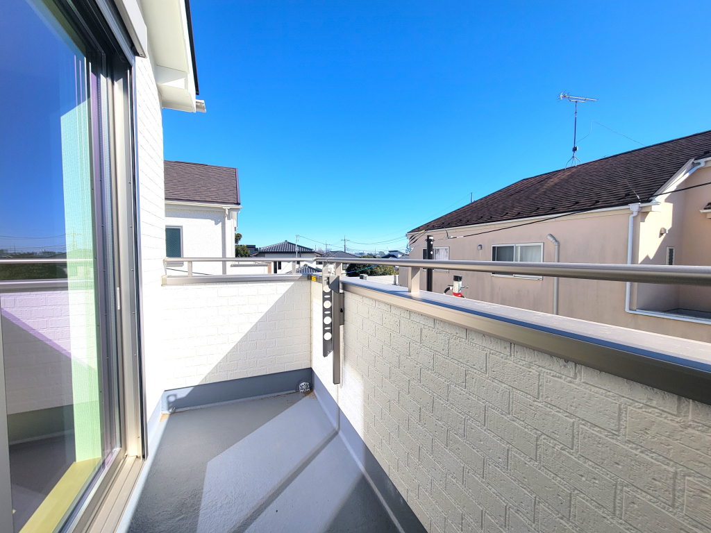 ☆南向きバルコニーの恵み☆ 干すだけではもったいない。楽しめる素敵な広々としたバルコニー