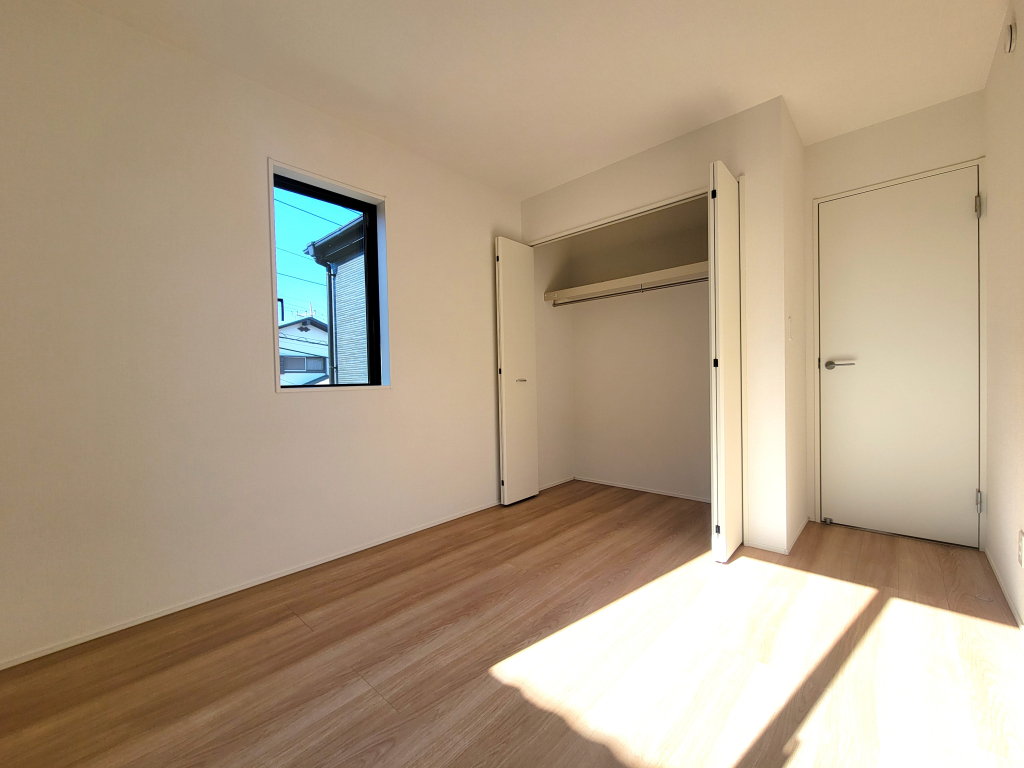 ☆お子様にも格別な空間を☆ 一生の思い出となるマイルーム。しっかりサイズの広さにクローゼット収納。