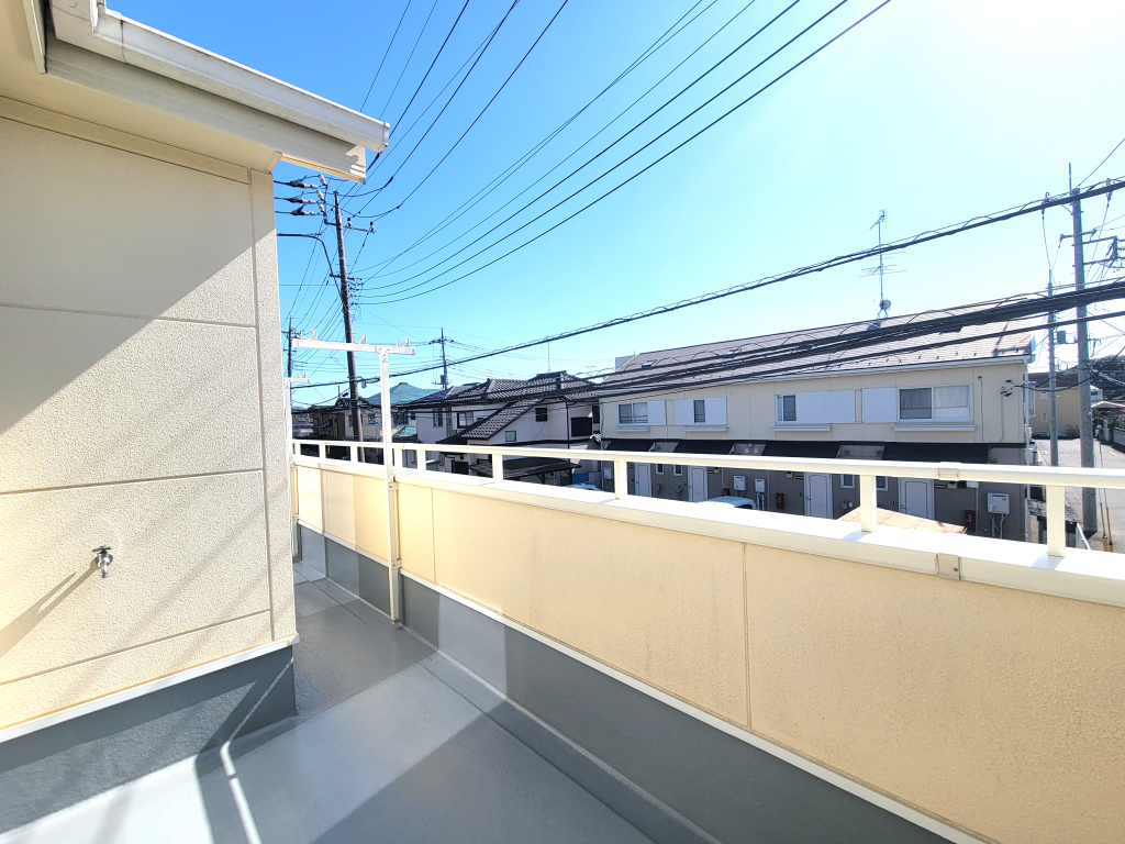 ☆青空がキレイに感じられる☆何気なく外の空気を感じたい時に来てしまう。それが我が家のバルコニー