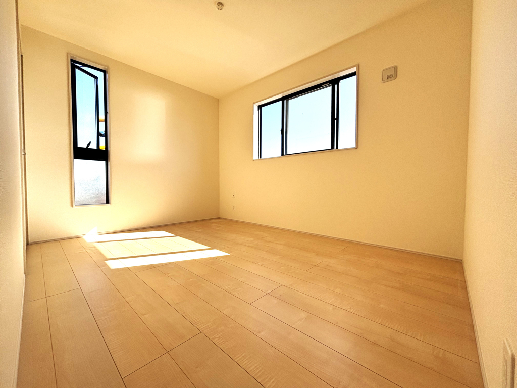 １号棟☆明るさと風通しの良さ☆☆ 一戸建てのお部屋の魅力は陽当たりと風通しの良さ。