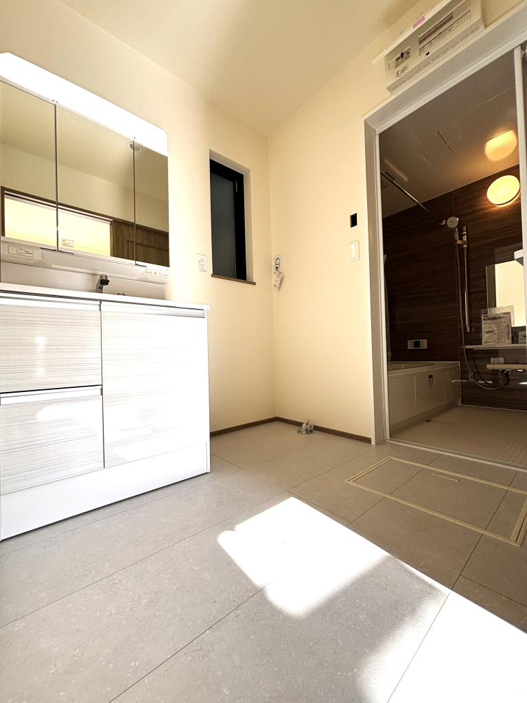 ☆広々洗面ルーム☆ 1日の始まりや入浴前に必ず入る空間だからこそ、清潔感や広さが重要に