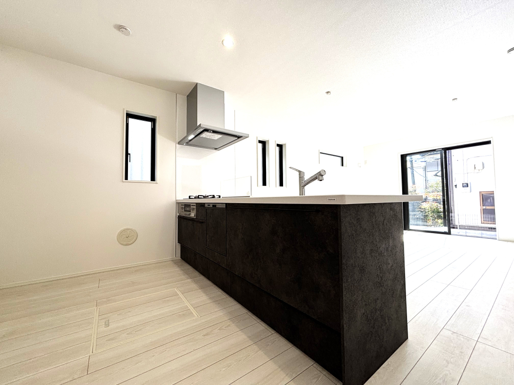 ☆奥様の聖地・カウンターキッチン☆ 収納豊富で使い勝手良いカウンターキッチンは奥様に大切な空間