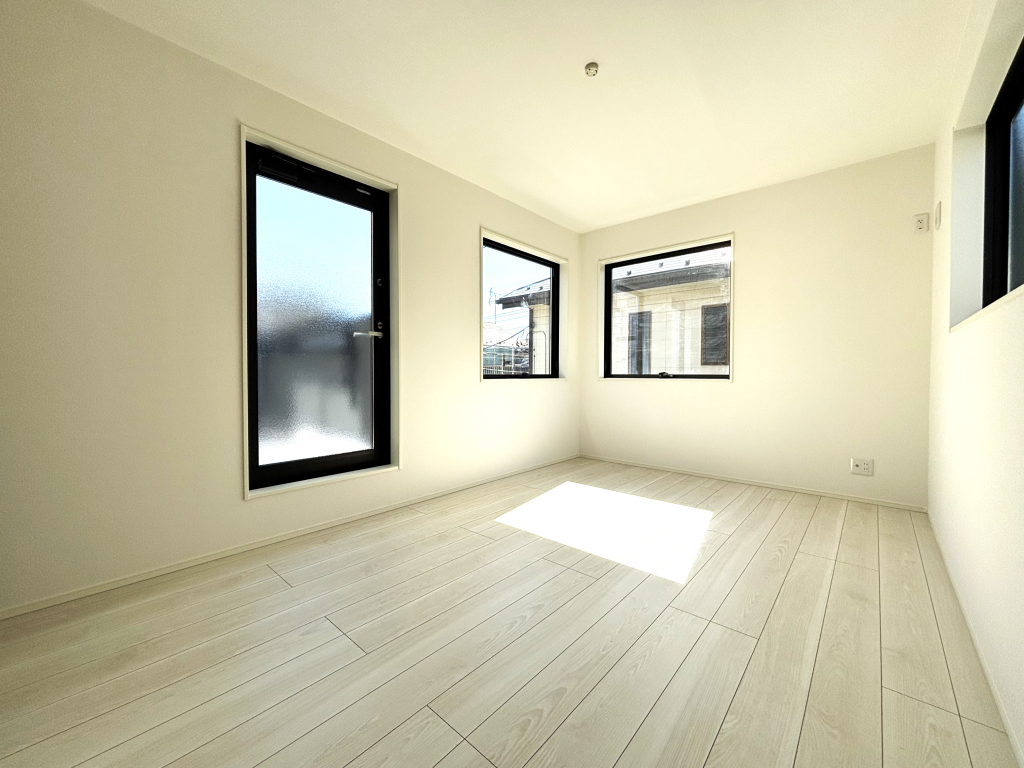 ☆お子様にも格別な空間を☆ お子様の成長にも欠かせない陽ざし。朝の目覚めも太陽の力でスッキリと。