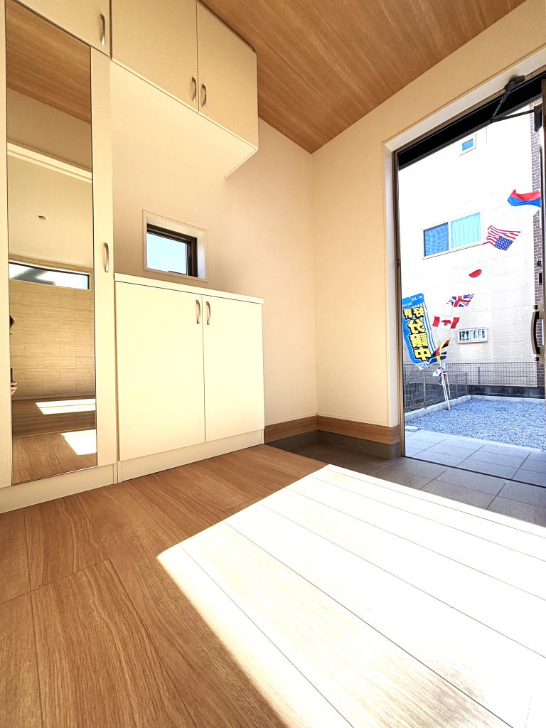 ☆明るく広い玄関☆ お出迎えする明るい玄関は大切なお家の顔です！