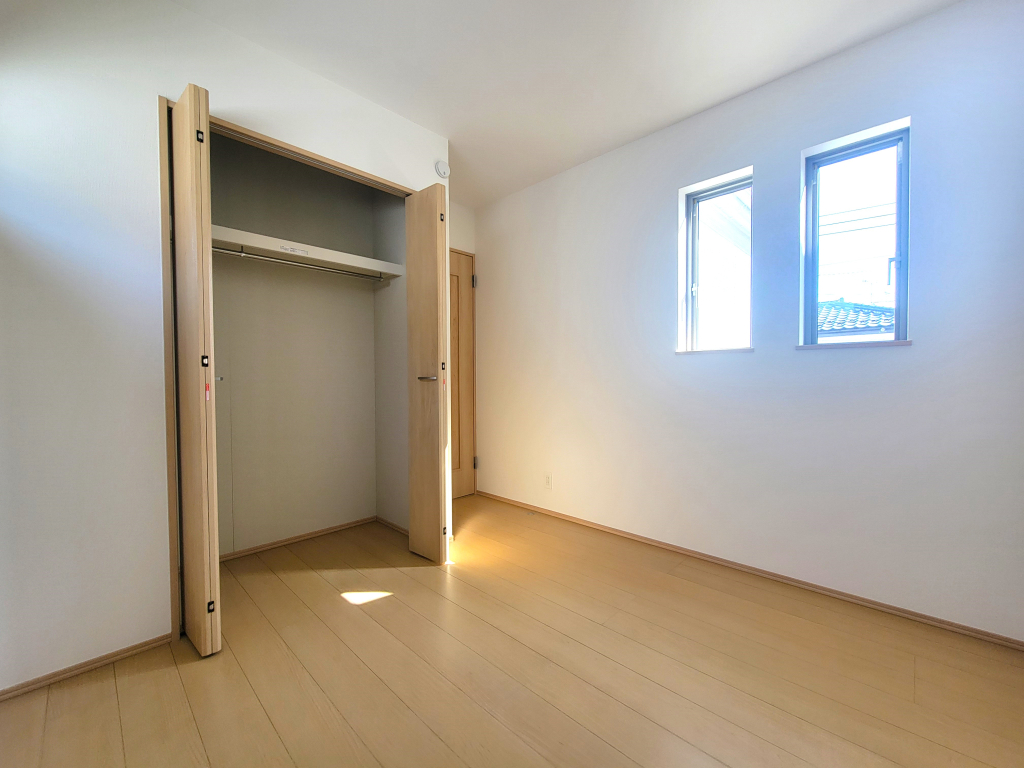 ☆お子様にも格別な空間を☆ 一生の思い出となるマイルーム。しっかりサイズの広さにクローゼット収納。