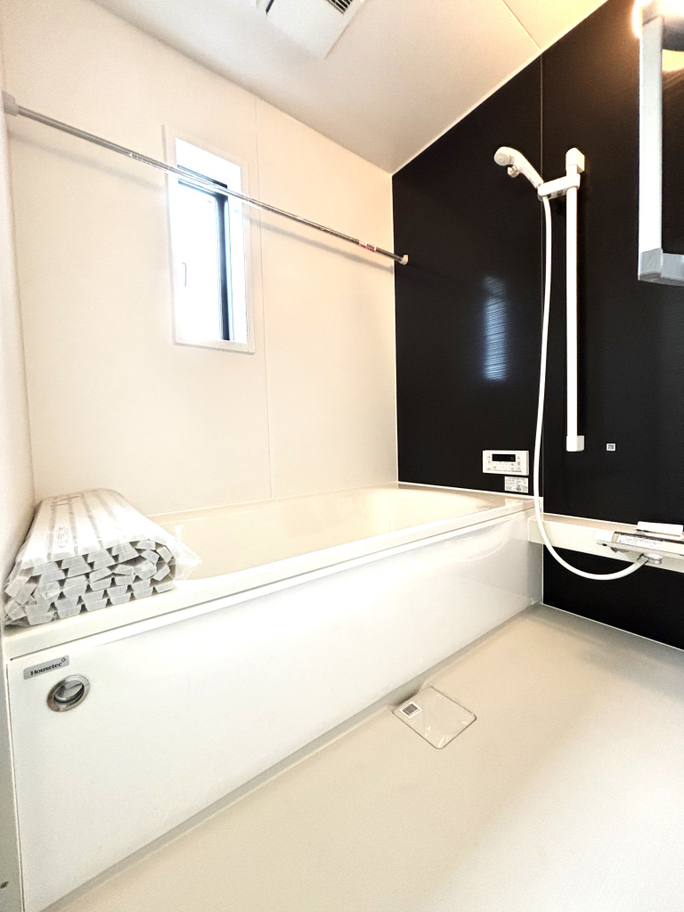 ☆☆　憧れの広々サイズバスルーム　☆☆ 足を延ばせてゆっくりとくつろげる広々バスルーム。