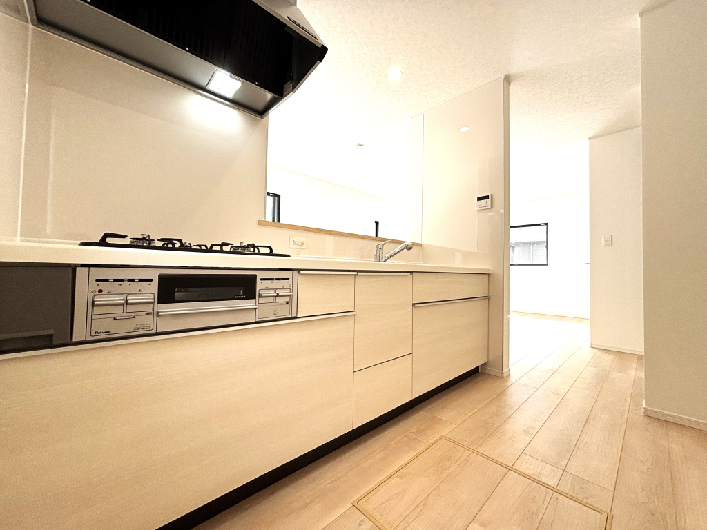 ☆☆　キッチン　☆☆ 奥様目線のお料理空間。家事をしながらもお子様から目を離さない