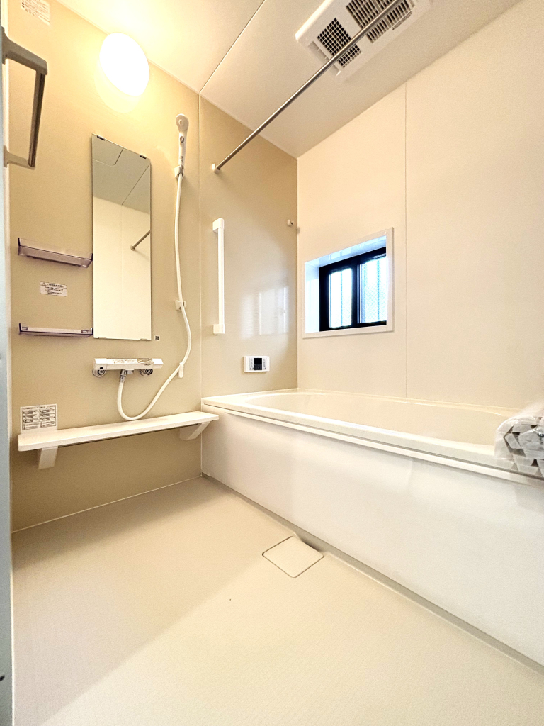 ☆憧れの広々サイズバスルーム　☆ 足を延ばせてゆっくりとくつろげる広々バスルーム。