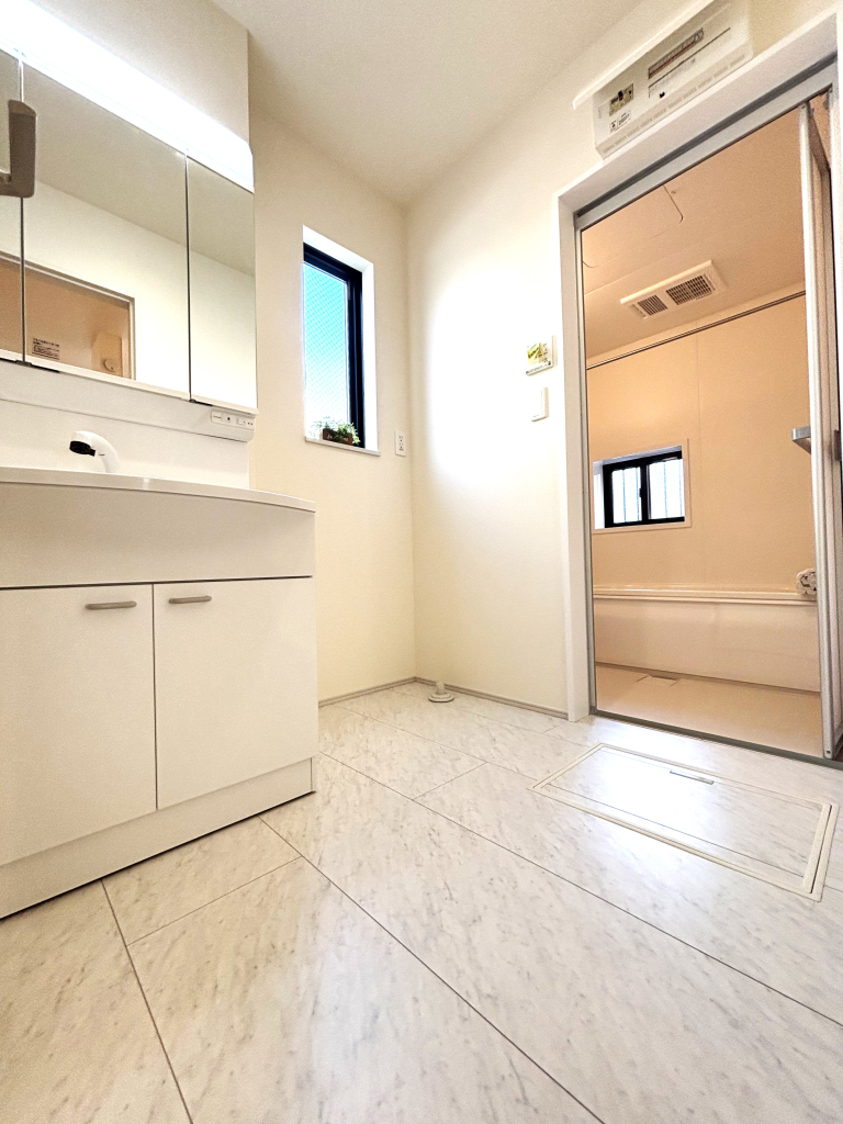 ☆広々洗面ルーム☆ 1日の始まりや入浴前に必ず入る空間だからこそ、清潔感や広さが重要に