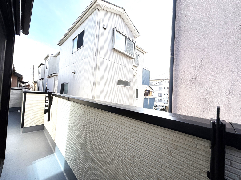 ☆南向きバルコニーの恵み☆ 干すだけではもったいない。楽しめる素敵な広々としたバルコニー