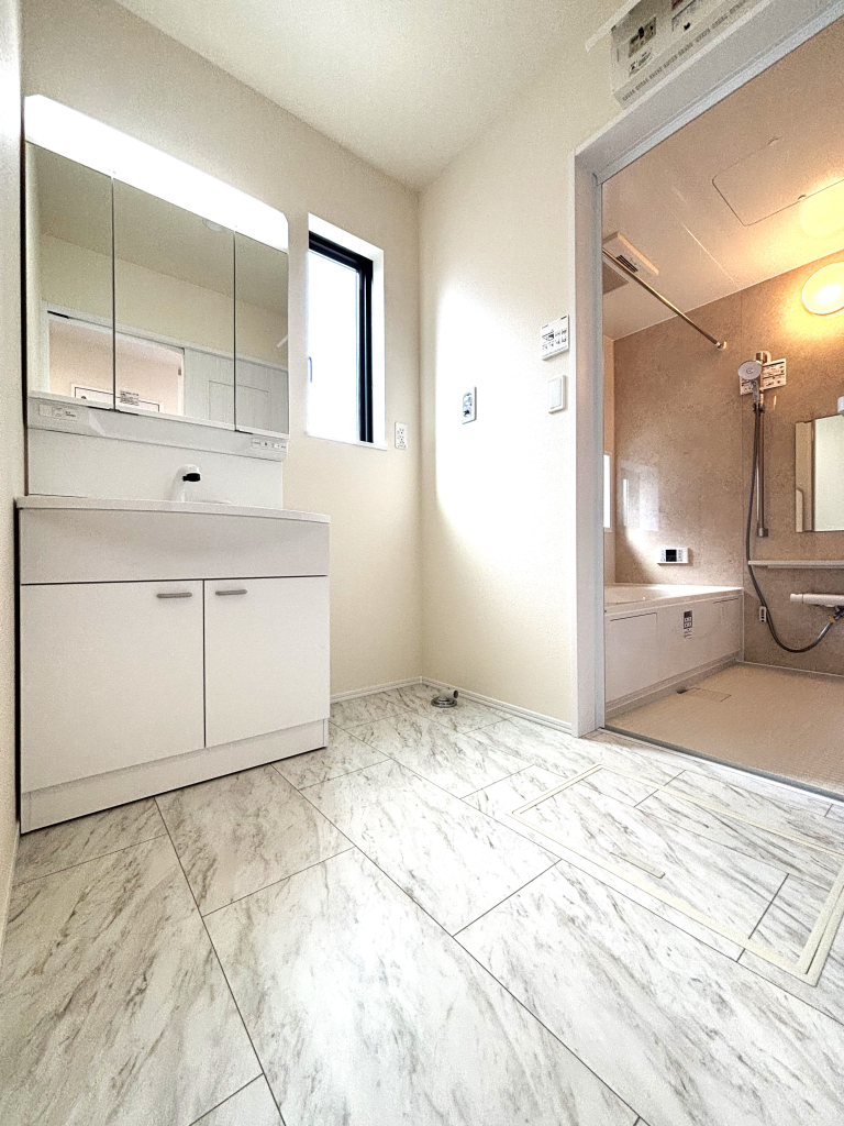 ☆広々洗面ルーム☆ 1日の始まりや入浴前に必ず入る空間だからこそ、清潔感や広さが重要に