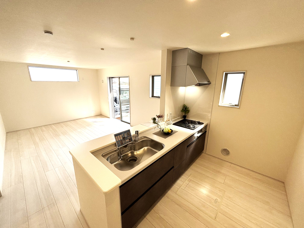 1号棟☆カウンターキッチン☆ 朝はご主人様と談笑する。カウンターキッチンだからこそ可能