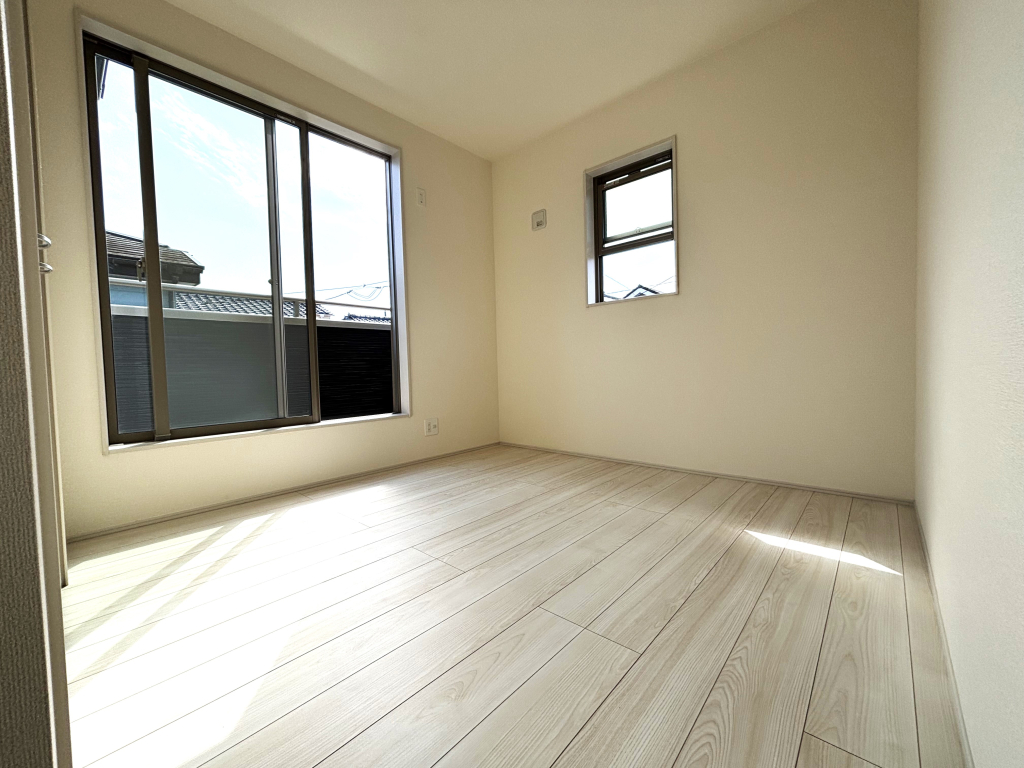 1号棟☆明るさと風通しの良さ☆☆ 一戸建てのお部屋の魅力は陽当たりと風通しの良さ。