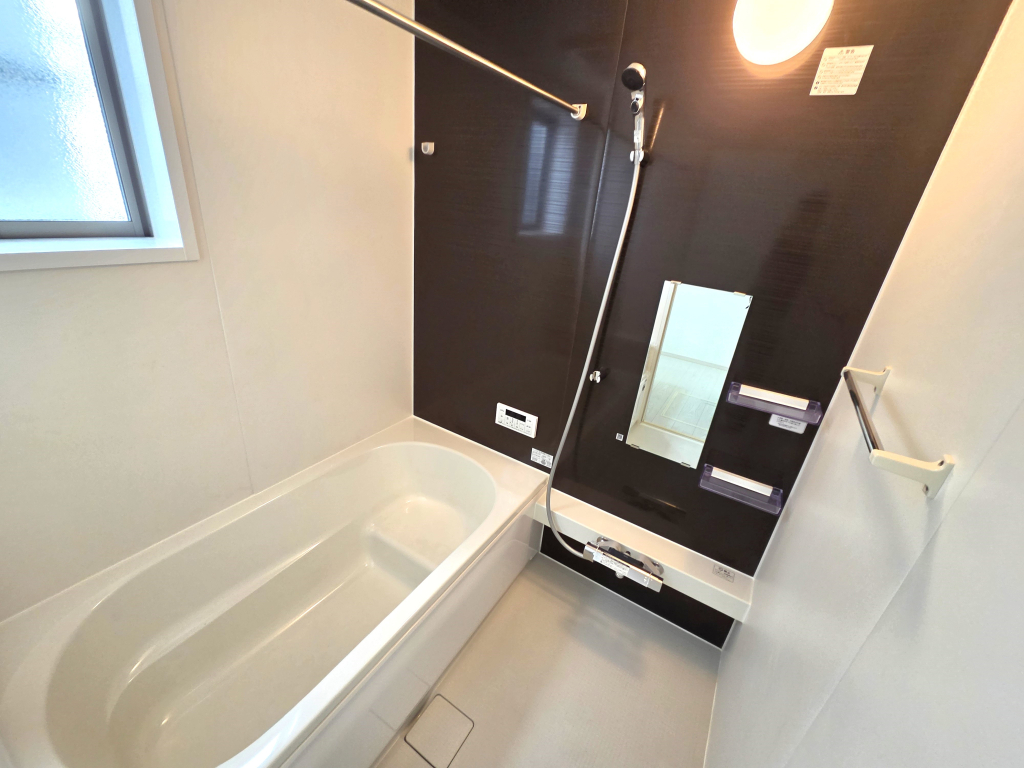☆憧れの広々サイズバスルーム　☆☆ 足を延ばせてゆっくりとくつろげる広々バスルーム。