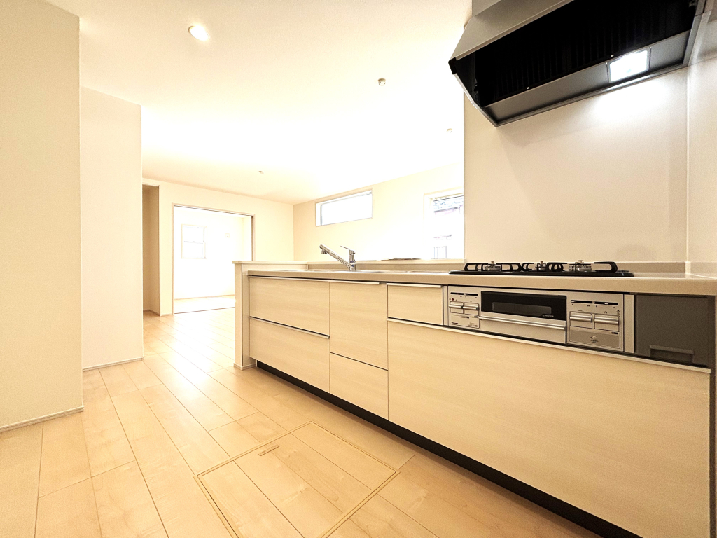 ８号棟☆カウンターキッチン☆ 朝はご主人様と談笑する。カウンターキッチンだからこそ可能