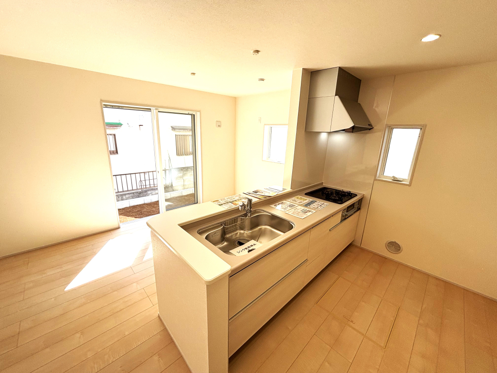 ８号棟☆カウンターキッチン☆ 朝はご主人様と談笑する。カウンターキッチンだからこそ可能