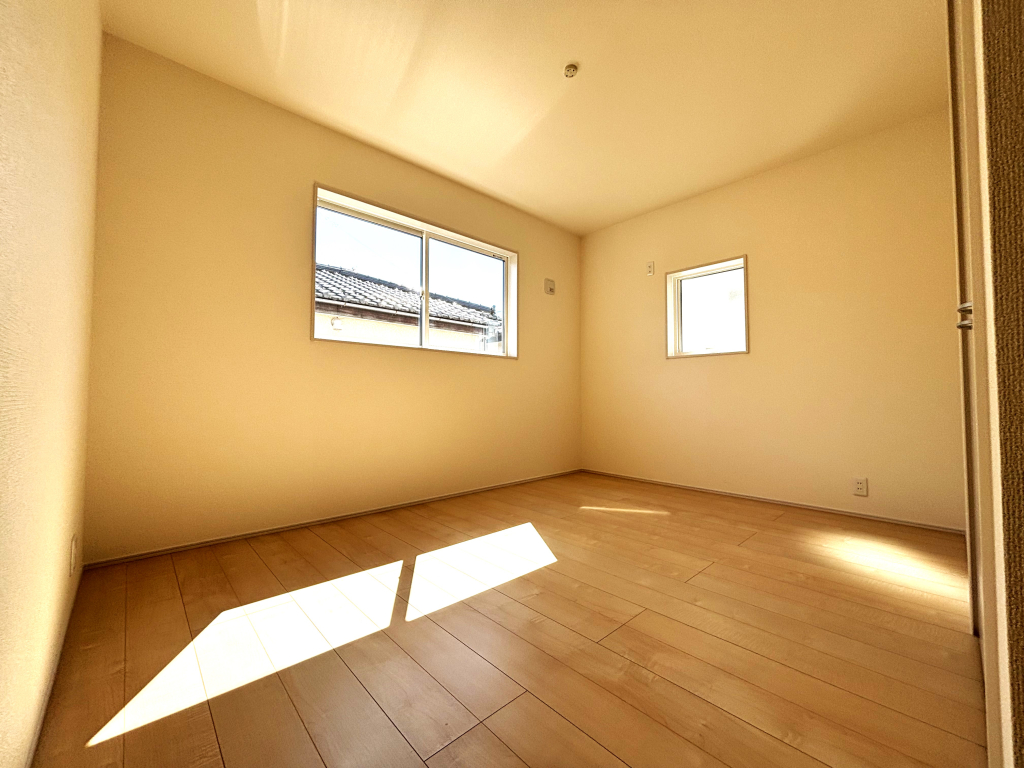 ８号棟☆明るさと風通しの良さ☆☆ 一戸建てのお部屋の魅力は陽当たりと風通しの良さ。