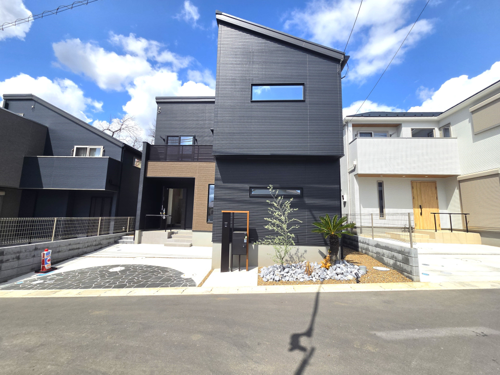 ☆威風堂々としたお住まい☆ せっかく家を持つなら拘りたい家の外観。毎日帰ってくるから、求めたい安心感