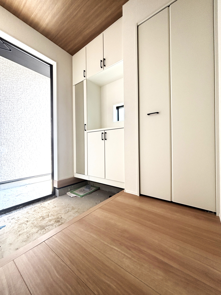 ☆明るく広い玄関☆ お出迎えする明るい玄関は大切なお家の顔です！