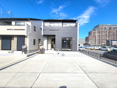 ☆☆ 夢と憧れの駐車場2台 ☆☆ 通勤用、自家用車用、お客様用など駐車場2台分は憧れ。